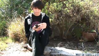 Skyelr Bleu pounds Roxy Red