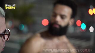 O cliente do coroinha (Alejandro, Kassim Abra)