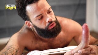 O cliente do coroinha (Alejandro, Kassim Abra)